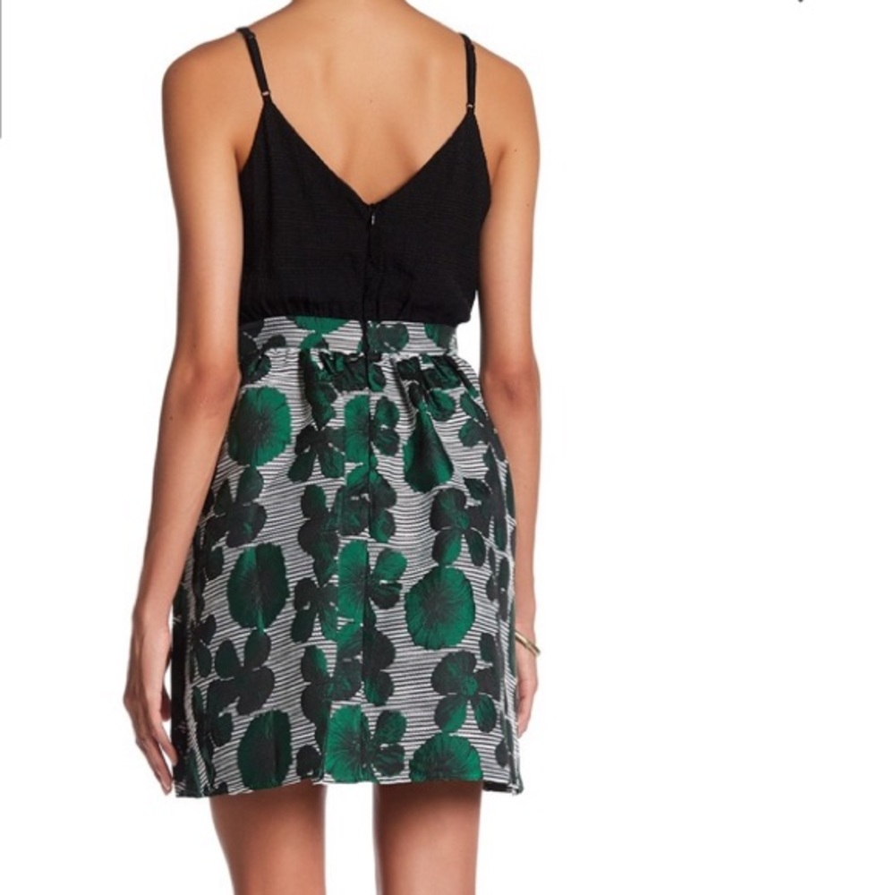 Doe & Rae Floral Print V Neck Dress - Picture 2 of 8